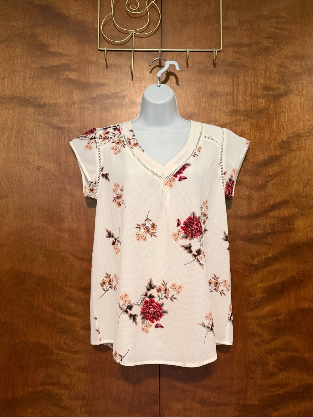 Arianna by Howards V-Neck Short Sleeve Top Womens S/M Ivory Floral Crepe Blouse